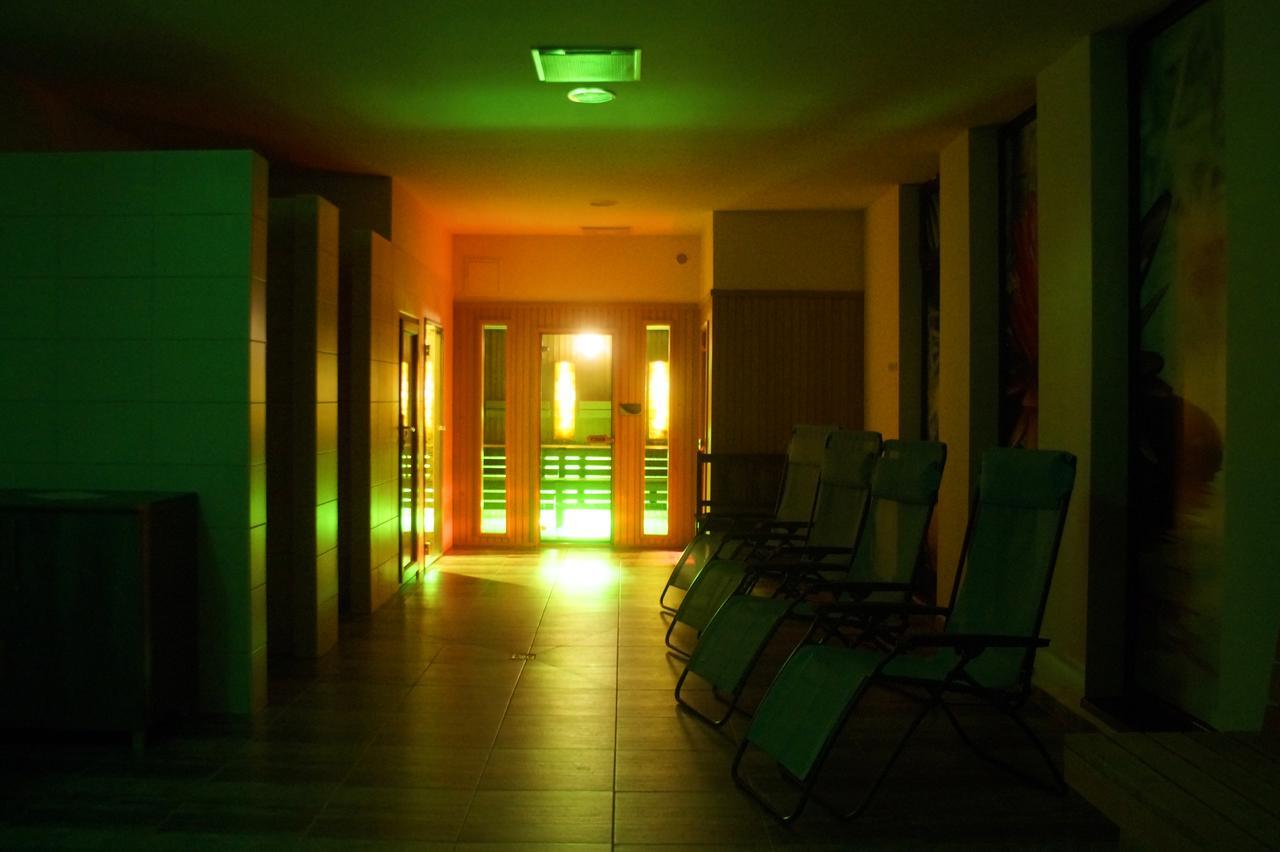 Hotel Fitromax Ajka Exteriör bild
