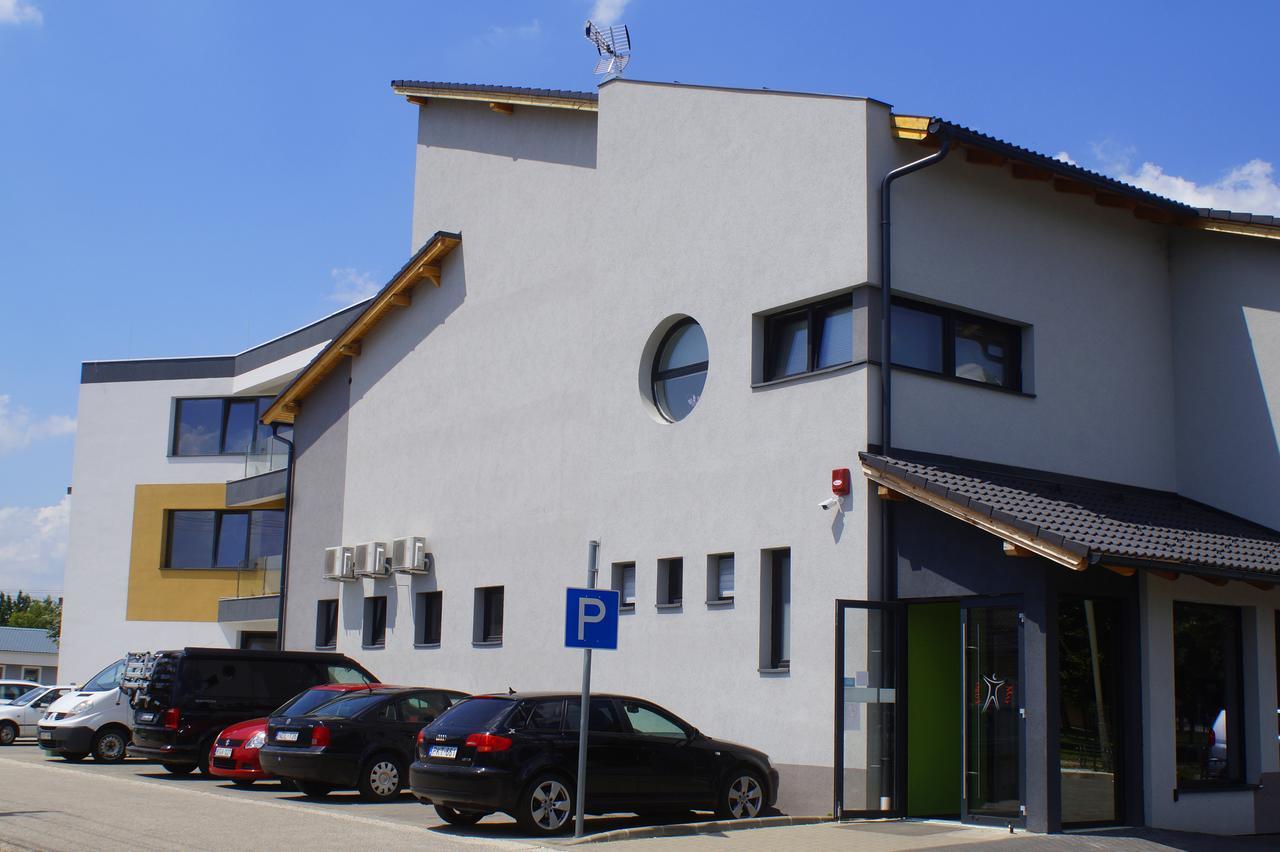 Hotel Fitromax Ajka Exteriör bild